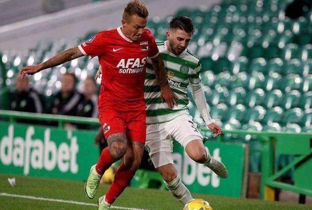 仍奋力防守 仍奋力防守